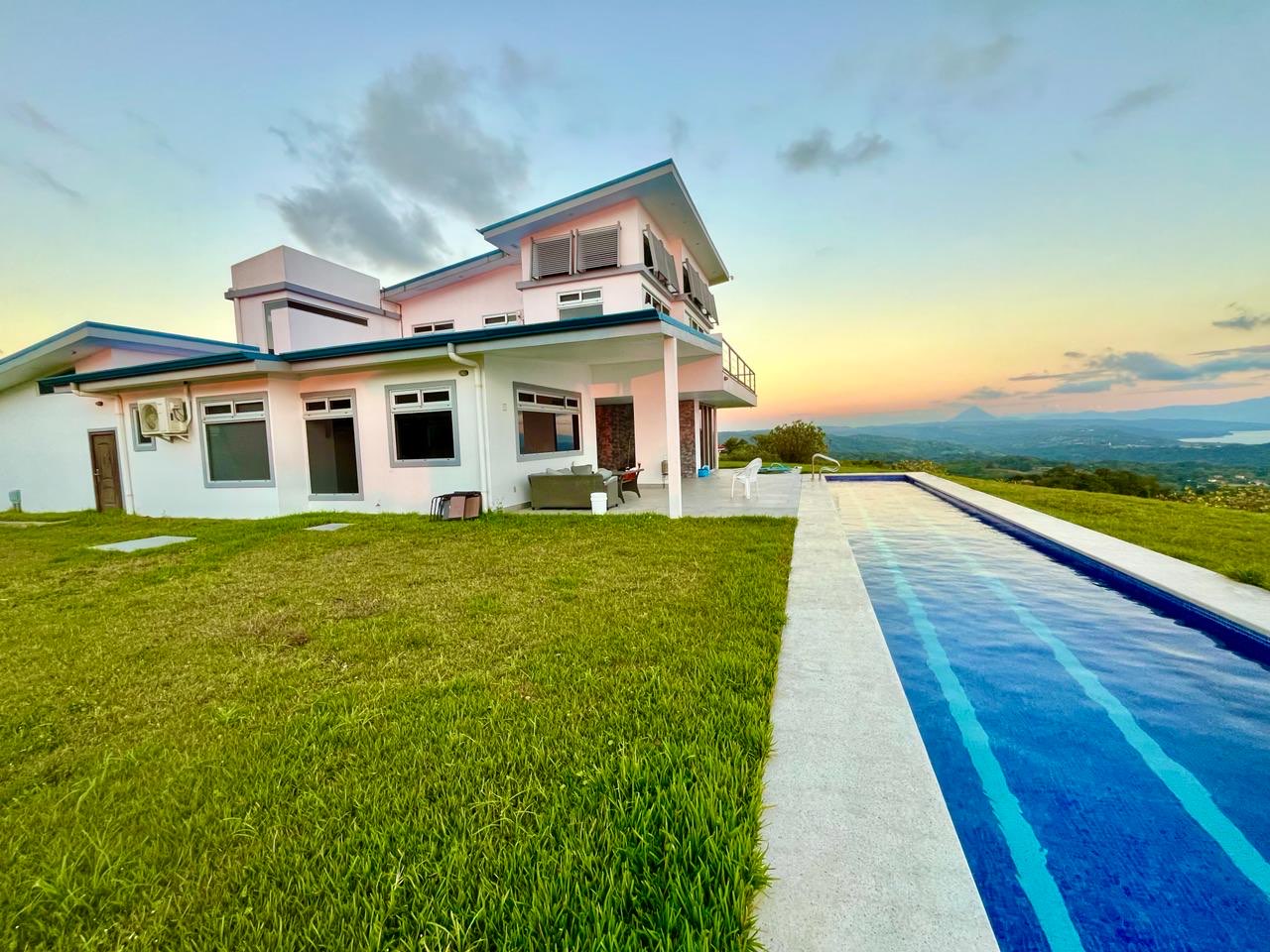 $1,200,000 Santa Elena Estates